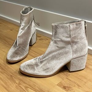 SOLD// dolce vita silver suede booties